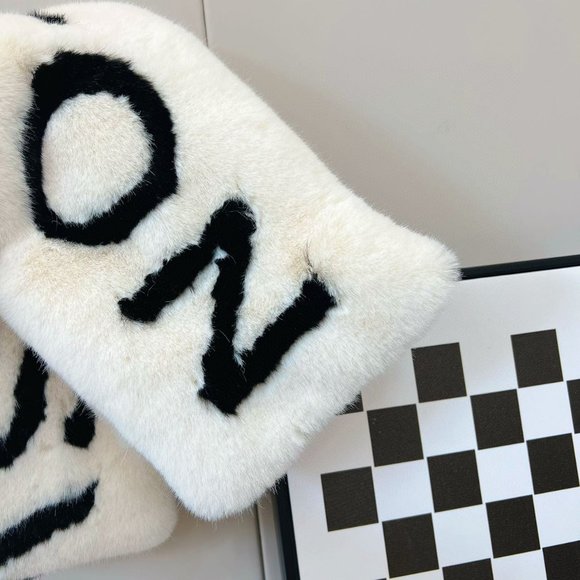 💎✨AUTHENTIC✨💎Louis Vuitton scarf - Picture 8 of 8